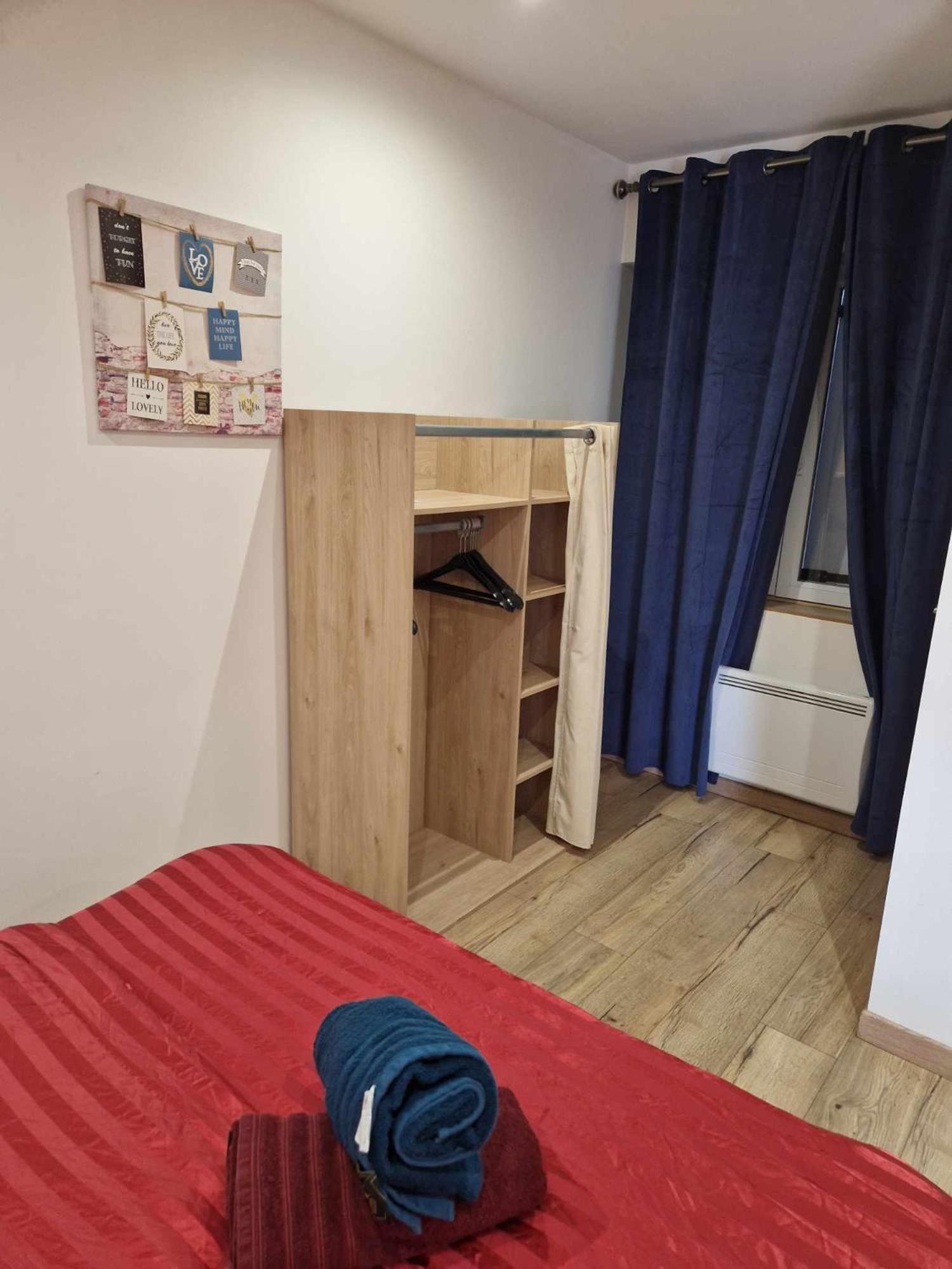 02 - Tres Joli 2 Pieces Avec 3 Lits Pouvant Accueillir Jusqu'A 5 Personnes, Situe Au Rdc Avec Entree Independante, Une Place De Parking Reservee Devant L'Entree Et Terrasse Sur L'Arriere Donnant Sur Parc Arbore, Tout Le Linge De Maison Est Fourni Razac-sur-lʼIsle Exterior foto